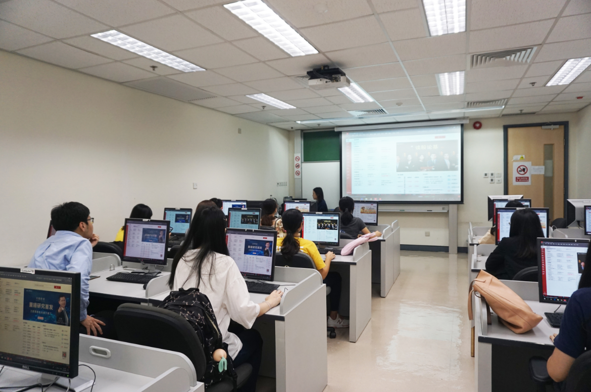 Dr. Francis Lau, our MFin Alumni and Mr Alex Cheung, Chief Executive Officer, Kami Intelligence Limited delivered a professional seminar on “Latest Development and Applications of AI and FinTech in Banking and Finance Industry” on April 25, 2020 (Saturday) via Zoom. The speakers shared the latest development and applications of Artificial Intelligence (AI) and FinTech in the banking and finance industry. They provided guidance on domain expertise and technical skills required to begin and accelerate career development in AI and FinTech arena. 