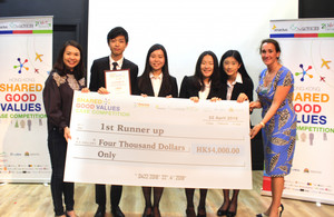 1st Runner-up of the St. James' Settlement case category - Team The INNOVEST. Members include Mr. Lam Cheuk Ting, Miss Mok Jovy, Miss Cheng Kwan Lok and Miss Au-Yeung Wing Lam (2nd to 5th from left).