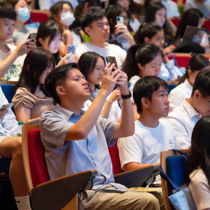 A Warm Welcome to Undergraduate Freshmen of the 2024-25 Intake and Incoming Exchange Students at HKU Business School